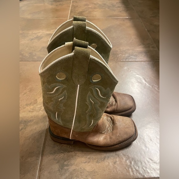 Old West Boy’s Olive Green & Tan Leather Cowboy Boots - Picture 3 of 11